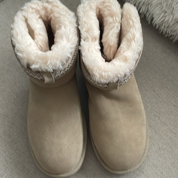 UGG Ultra Mini Classic Alpsey Boots - Picture 3 of 7